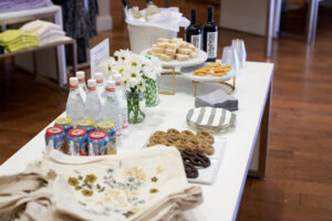A pictue of the food and drink table decorated so cute!